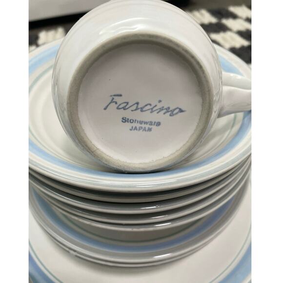 Fascino Vintage Blue Trim Floral Dinnerware Set (Service for 5). - Picture 3 of 5